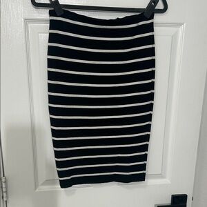 Chic Black and White Striped Pencil Skirt